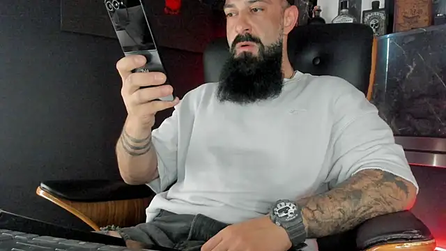 Snapshot of axxelrich_ chatting on September 28, 5:13 am axxelrich online show from September 28, 5:13 am