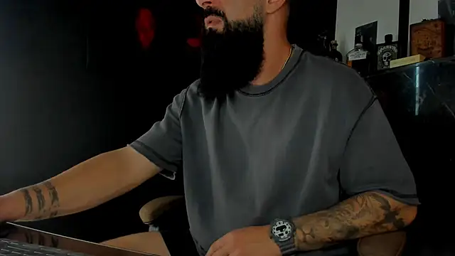 Snapshot of axxelrich_ chatting on October 9, 5:49 am axxelrich online show from October 9, 5:49 am