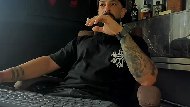 Snapshot of axxelrich_ chatting on October 10, 6:12 am axxelrich online show from October 10, 6:12 am