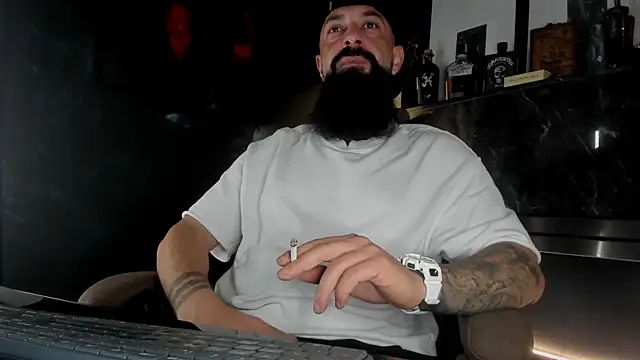 Snapshot of axxelrich_ chatting on October 18, 4:48 am axxelrich online show from October 18, 4:48 am