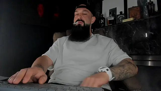 Snapshot of axxelrich_ chatting on October 27, 5:11 am axxelrich online show from October 27, 5:11 am