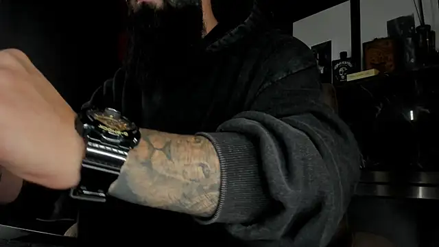 Snapshot of axxelrich_ chatting on October 28, 4:38 am axxelrich online show from October 28, 4:38 am