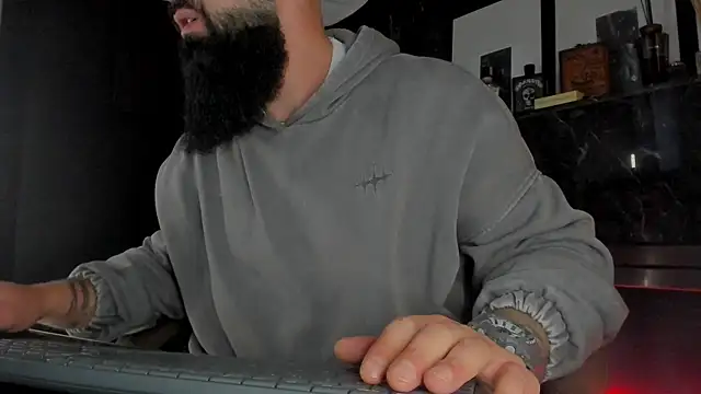 Snapshot of axxelrich_ chatting on October 31, 4:57 am axxelrich online show from October 31, 4:57 am