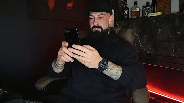 Snapshot of axxelrich_ chatting on November 25, 4:12 am axxelrich online show from November 25, 4:12 am