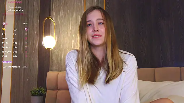 Snapshot of LoraineLuff chatting on January 29, 12:01 am LoraineLuff online show from January 29, 12:01 am