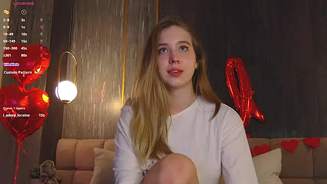 Snapshot of LoraineLuff chatting on February 21, 9:22 pm LoraineLuff online show from February 21, 9:22 pm