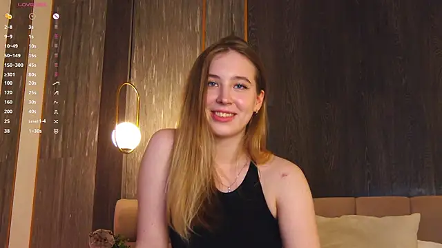 Snapshot of LoraineLuff chatting on March 8, 8:57 pm LoraineLuff online show from March 8, 8:57 pm