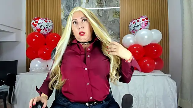 Snapshot of Danna_topless chatting on February 14, 12:03 pm Danna topless online show from February 14, 12:03 pm