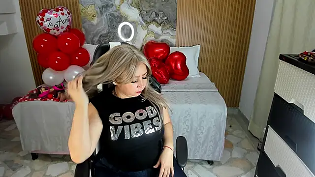 Snapshot of Danna_topless chatting on March 3, 12:05 pm Danna topless online show from March 3, 12:05 pm