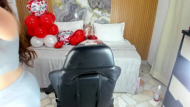 Snapshot of Danna_topless chatting on March 4, 12:01 pm Danna topless online show from March 4, 12:01 pm