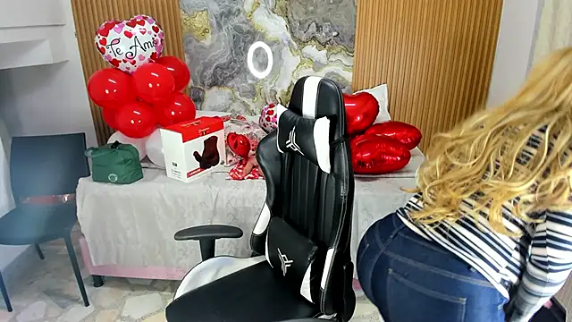 Snapshot of Danna_topless chatting on March 7, 12:01 pm Danna topless online show from March 7, 12:01 pm