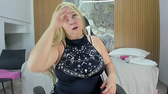 Snapshot of Danna_topless chatting on September 11, 12:05 pm Danna topless online show from September 11, 12:05 pm