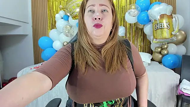 Snapshot of Danna_topless chatting on October 3, 12:02 pm Danna topless online show from October 3, 12:02 pm