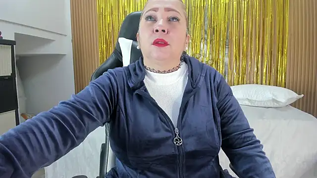 Snapshot of Danna_topless chatting on October 17, 12:08 pm Danna topless online show from October 17, 12:08 pm