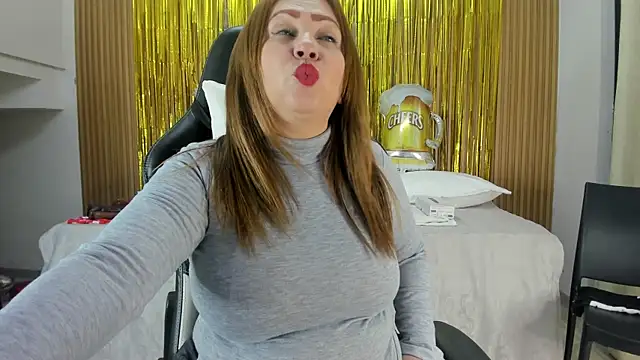 Snapshot of Danna_topless chatting on October 20, 12:05 pm Danna topless online show from October 20, 12:05 pm