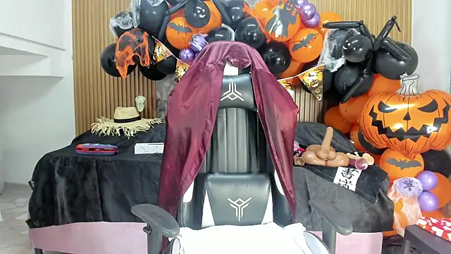 Snapshot of Danna_topless chatting on October 25, 12:02 pm Danna topless online show from October 25, 12:02 pm