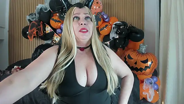 Snapshot of Danna_topless chatting on November 1, 12:07 pm Danna topless online show from November 1, 12:07 pm