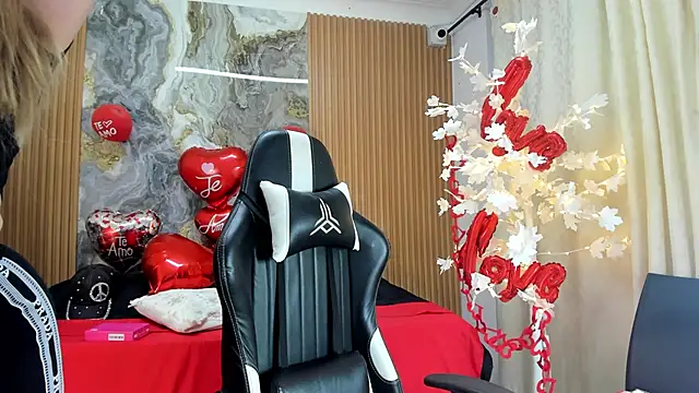 Snapshot of Danna_topless chatting on February 26, 12:04 pm Danna topless online show from February 26, 12:04 pm