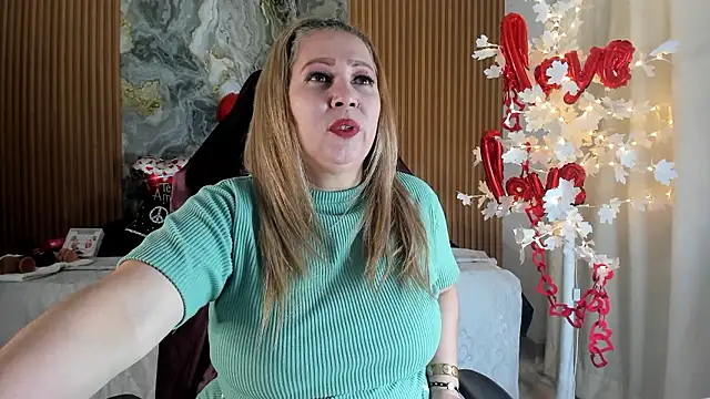 Snapshot of Danna_topless chatting on March 14, 12:10 pm Danna topless online show from March 14, 12:10 pm