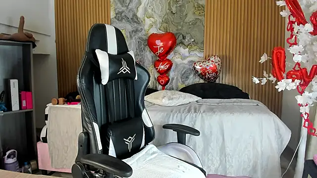 Snapshot of Danna_topless chatting on March 16, 12:09 pm Danna topless online show from March 16, 12:09 pm