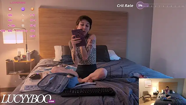 lovelylucyy online show from October 13, 10:43 pm