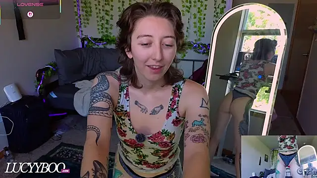 Snapshot of lovelylucyy chatting on July 9, 9:41 pm lovelylucyy online show from July 9, 9:41 pm