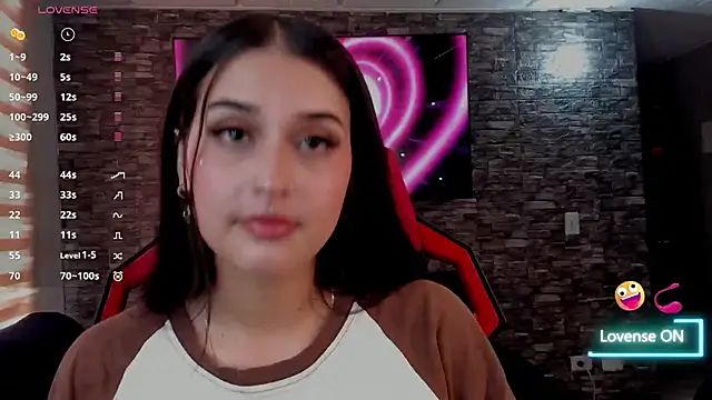 Snapshot of Charlotte_greys chatting on February 26, 9:03 pm Charlotte greys online show from February 26, 9:03 pm