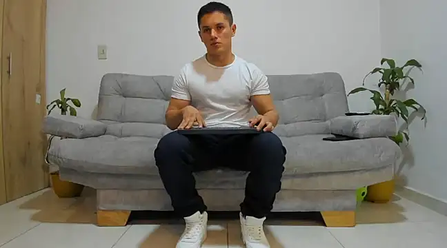 julian wallace online show from December 6, 12:23 am