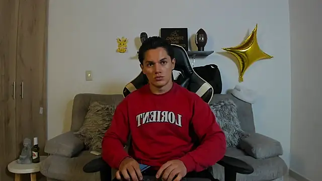 julian wallace online show from November 17, 10:15 pm