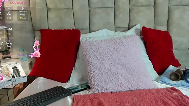 Snapshot of sara-puerta chatting on September 17, 7:37 pm sara-puerta online show from September 17, 7:37 pm