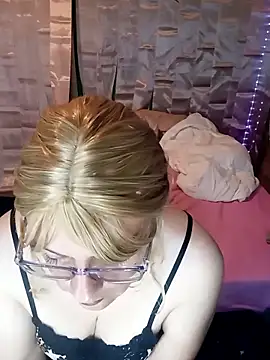 Snapshot of JOSSYANNE chatting on September 16, 2:01 am JOSSYANNE online show from September 16, 2:01 am