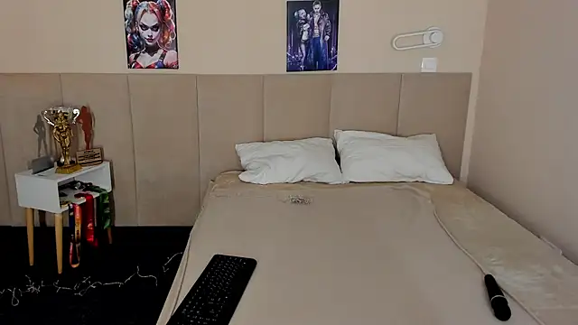 MuscleXXXBarbie online show from December 19, 9:05 am