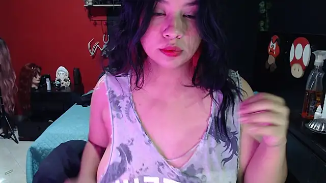 Snapshot of MaggaCass chatting on December 13, 4:33 am MaggaCass online show from December 13, 4:33 am