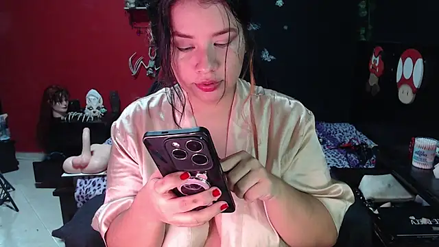 Snapshot of MaggaCass chatting on December 30, 2:20 am MaggaCass online show from December 30, 2:20 am