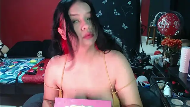 Snapshot of MaggaCass chatting on February 16, 1:58 am MaggaCass online show from February 16, 1:58 am