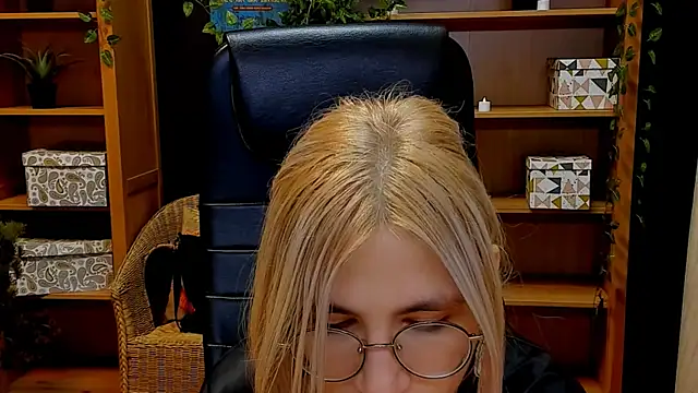 Moon13152 online show from December 7, 10:17 pm