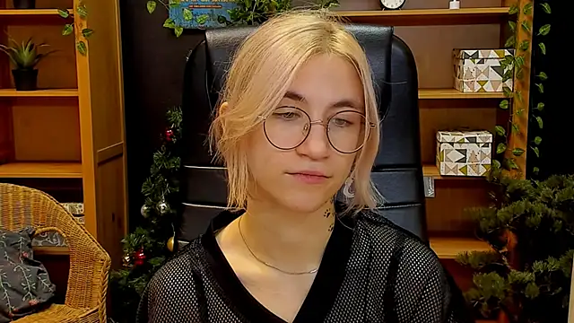 Moon13152 online show from December 10, 2:50 pm