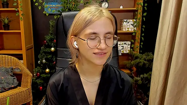 Moon13152 online show from December 11, 12:02 am