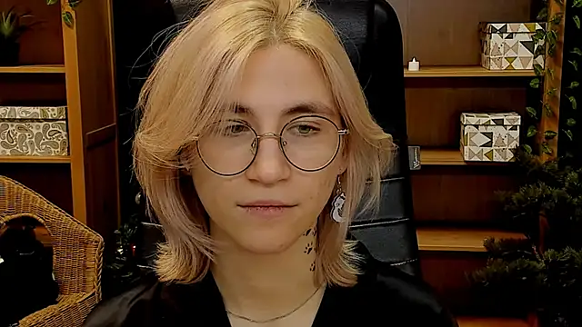 Moon13152 online show from December 13, 1:48 am