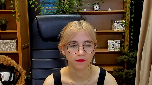 Moon13152 online show from December 19, 3:07 am