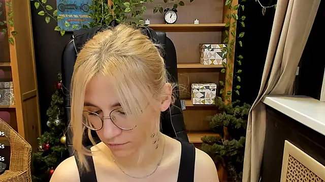 Moon13152 online show from December 21, 10:51 pm