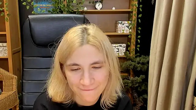 Moon13152 online show from December 23, 7:09 pm