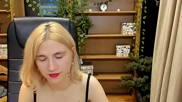 Moon13152 online show from December 23, 10:12 pm