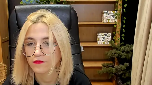 Moon13152 online show from December 24, 1:16 am