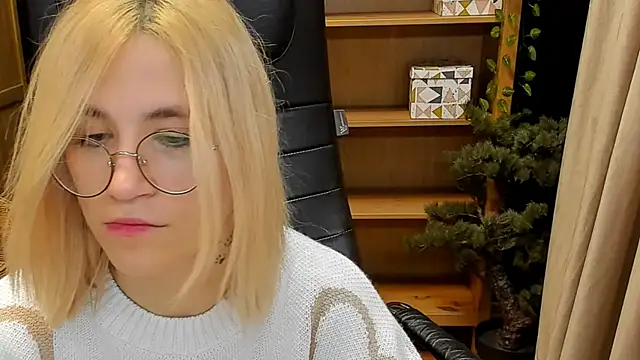 Moon13152 online show from December 26, 3:27 am