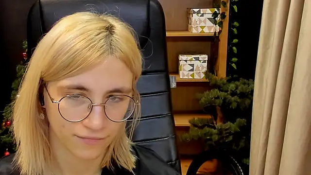 Moon13152 online show from December 27, 12:18 am