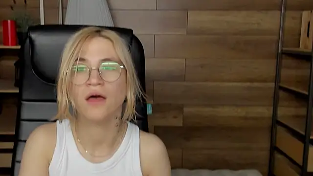 Moon13152 online show from December 28, 5:14 pm