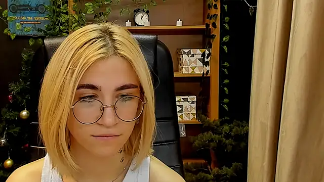 Moon13152 online show from December 31, 1:36 am