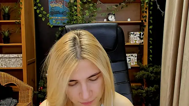 Moon13152 online show from January 2, 3:15 am