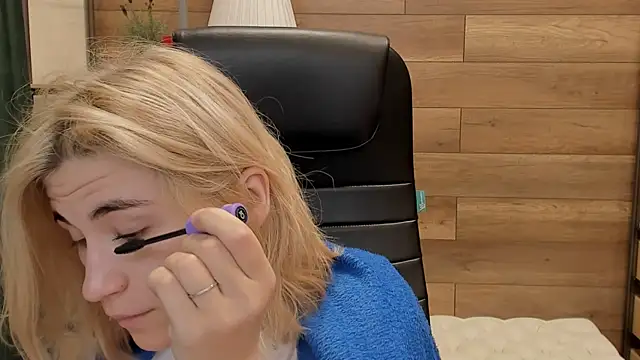 Moon13152 online show from January 2, 7:18 pm